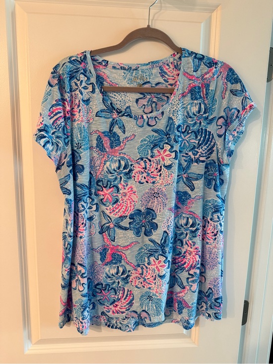 Lilly Pulitzer Tops - Lilly Pulitzer Short-Sleeve Floral Tee in Blue & Pink
